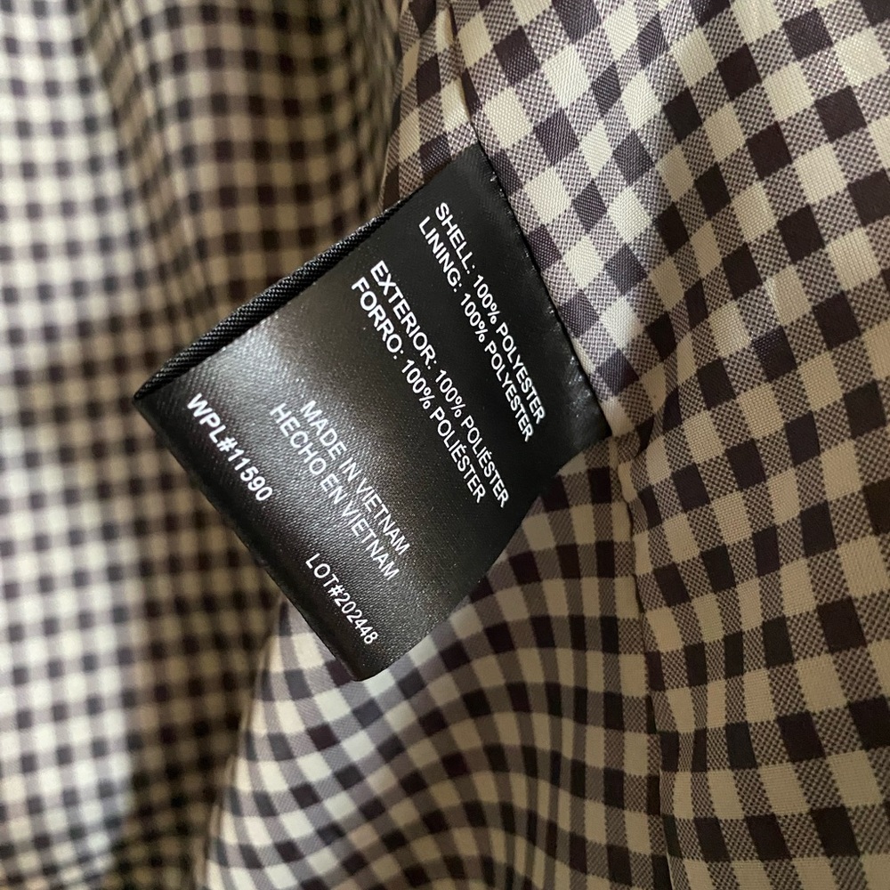 Like new Weatherproof rain jacket - Picture 3 of 7